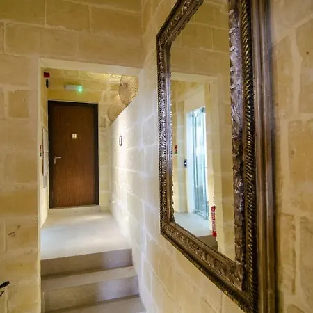 Senglea Suites Otel *