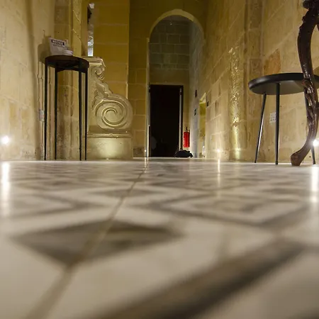 Senglea Suites Hotel