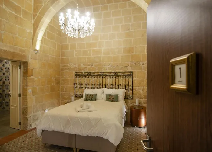 Senglea Suites *