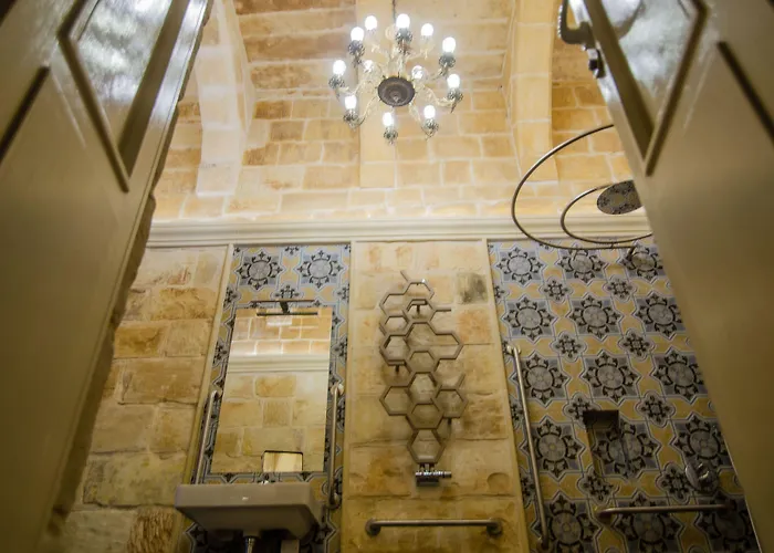 Senglea Suites *