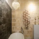Senglea Suites *