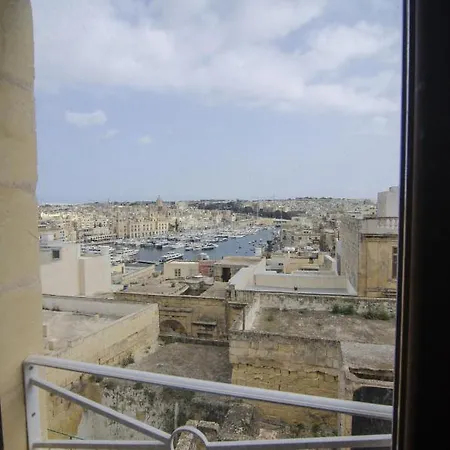 Отель Senglea Suites *