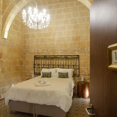 Senglea Suites *