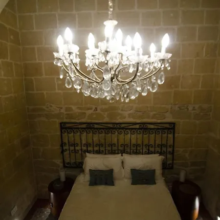 Отель Senglea Suites
