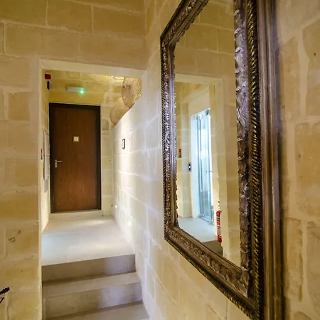 Senglea Suites *