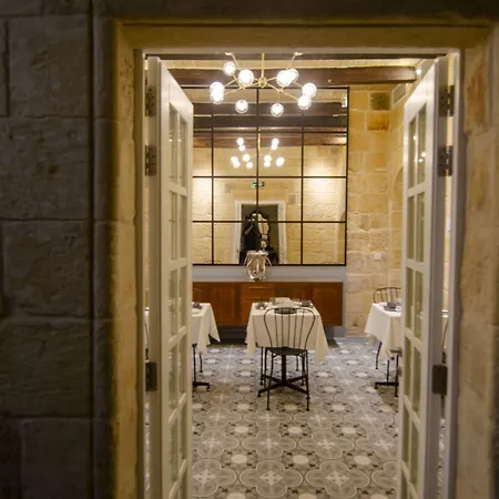 Отель Senglea Suites