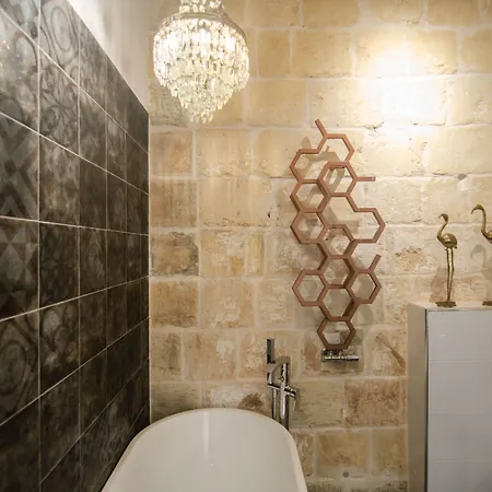 Senglea Suites *