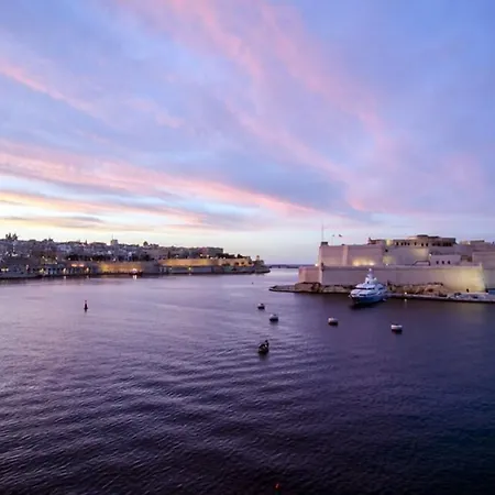 Senglea Suites *