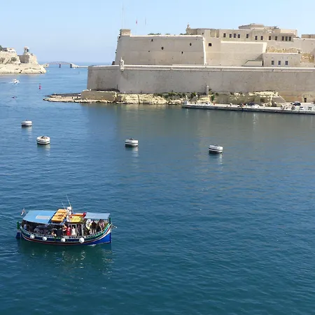 ホテル Senglea Suites *