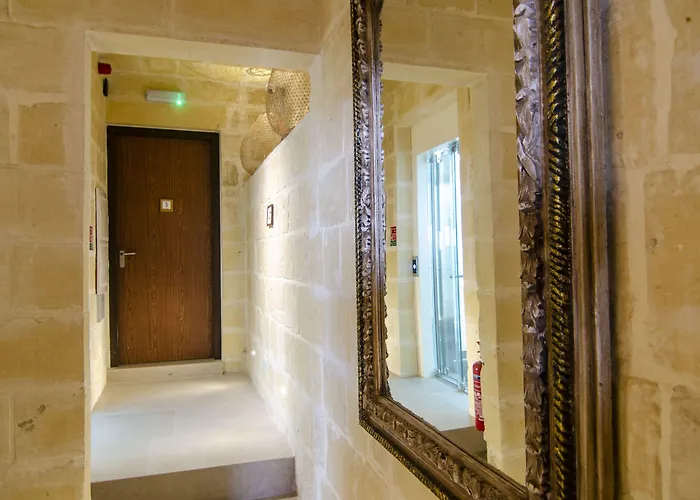 Senglea Suites *