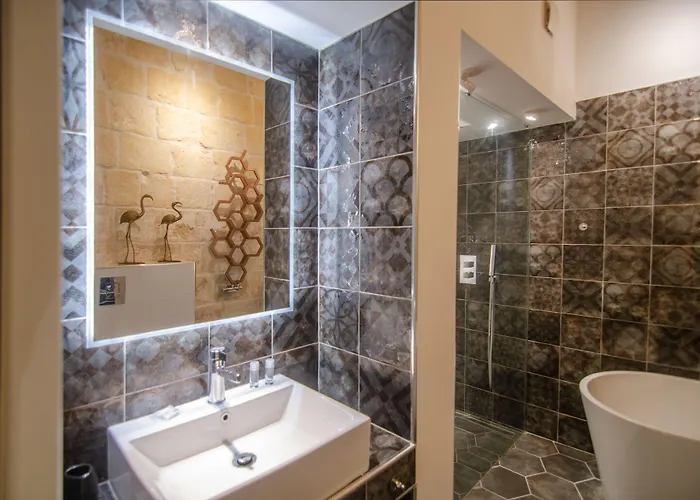 Senglea Suites Hotel *